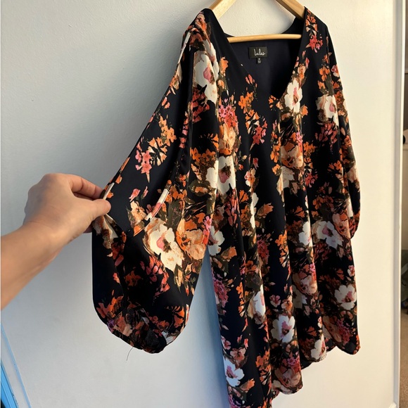 LULUS Shifting Dears Long Sleeved Floral Dress. Size M. Excellent shape. Lined - Picture 10 of 10